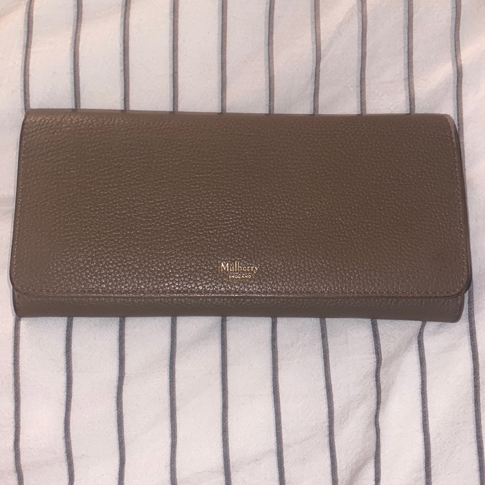 Gorgeous taupe mulberry wallet or purse. Grain leather.